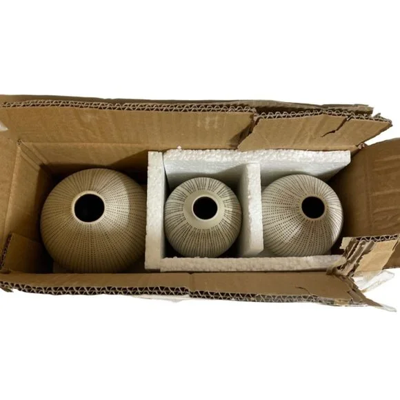 White Stoneware Vases Black Polka Dots Set of 3 Sizes New In Box Home Decor - Picture 5 of 6